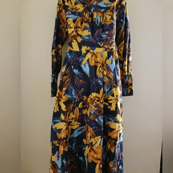 Marissa Webb - Picture 3 of 7